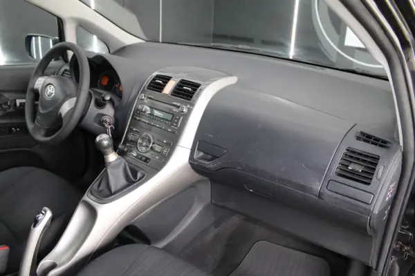 Toyota Auris 1.4 D-4D Sol 15