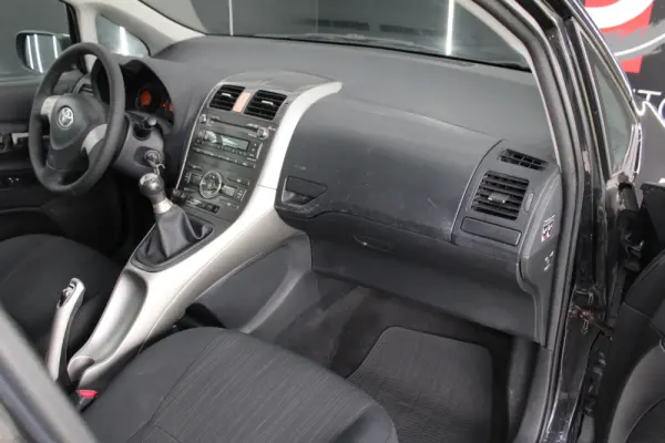 Toyota Auris 1.4 D-4D Sol 18