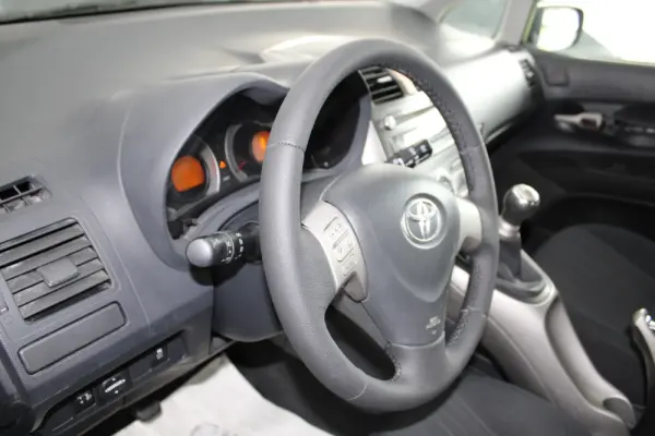 Toyota Auris 1.4 D-4D Sol 21