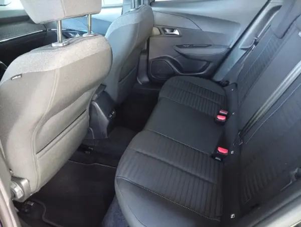 Peugeot 2008 ALLURE 9