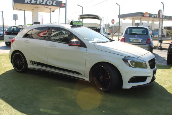 Mercedes-Benz A 45 AMG 4-Matic 31