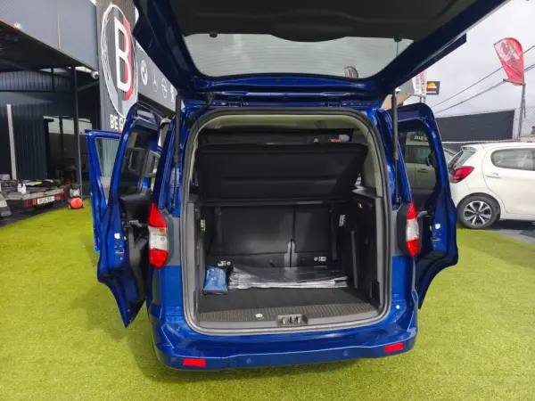 Ford Tourneo Courier 1.0 EcoBoost Titanium 7