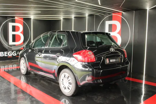 Toyota Auris 1.4 D-4D Sol 16