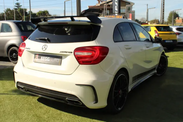 Mercedes-Benz A 45 AMG 4-Matic 32