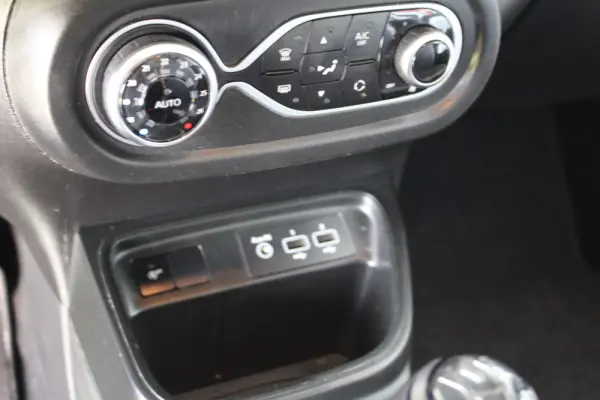 Renault Twingo 1.0 SCe Intens 19