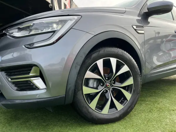 Renault Arkana Full Hybrid E-TECH 11