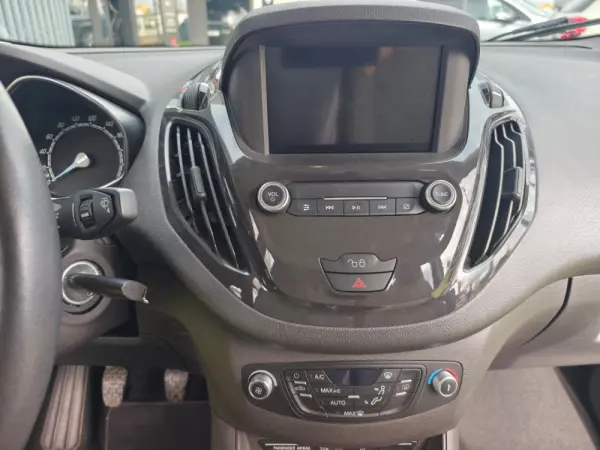 Ford Tourneo Courier 1.0 EcoBoost Titanium 10
