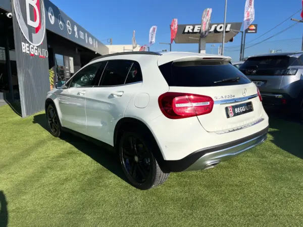 Mercedes-Benz GLA 200 d Aut. 10