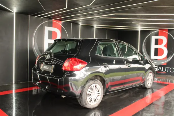 Toyota Auris 1.4 D-4D Sol 9