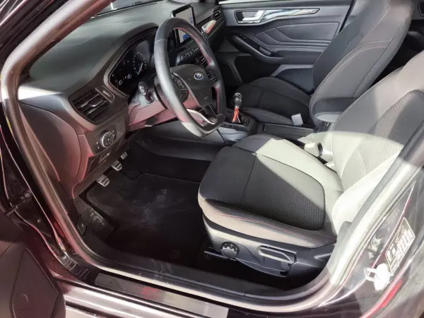 Ford Focus SW 1.0 EcoBoost MHEV ST-Line 8
