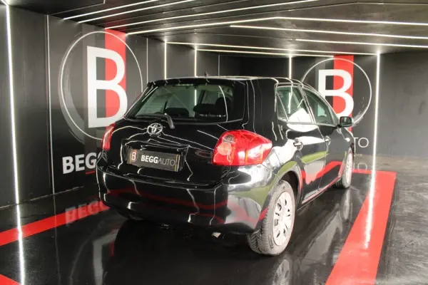 Toyota Auris 1.4 D-4D Sol 10