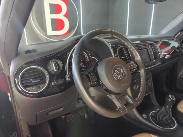 Volkswagen New Beetle Cabriolet ESSENCE 10