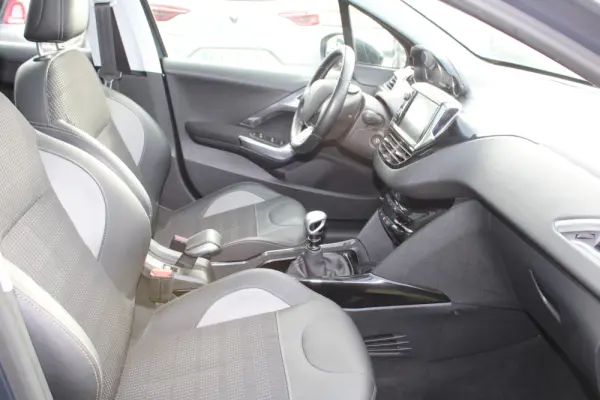 Peugeot 2008 PureTechAllure 19