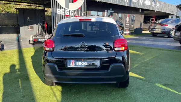 Citroën C3 1.2 PureTech Shine 10