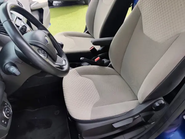 Ford Tourneo Courier 1.0 EcoBoost Titanium 12