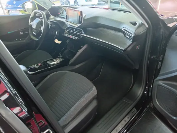 Peugeot 2008 ALLURE 8