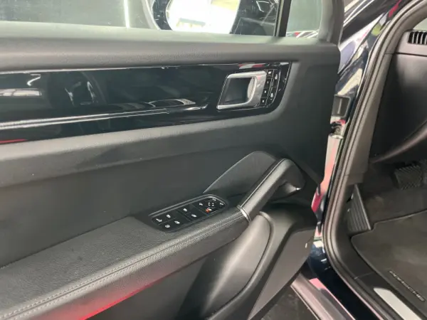 Porsche Cayenne Coupé E-Hybrid 44