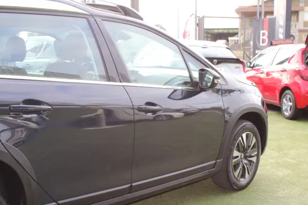 Peugeot 2008 PureTechAllure 7