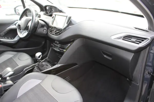 Peugeot 2008 PureTechAllure 22