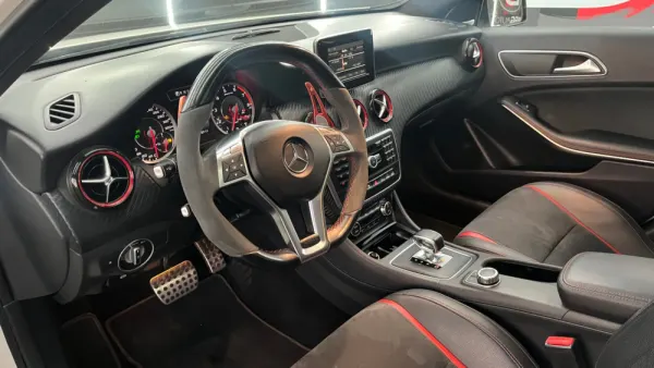 Mercedes-Benz A 45 AMG 4-Matic 11