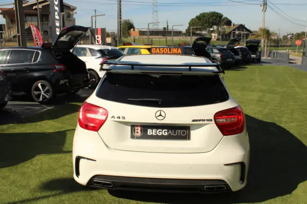 Mercedes-Benz A 45 AMG 4-Matic 33