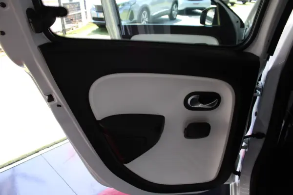 Renault Twingo 1.0 SCe Intens 23