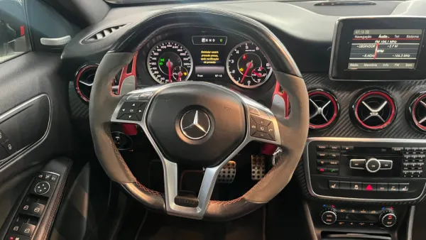 Mercedes-Benz A 45 AMG 4-Matic 9