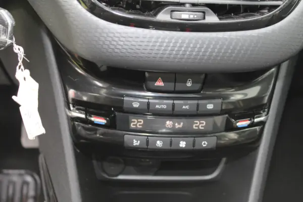 Peugeot 2008 PureTechAllure 34