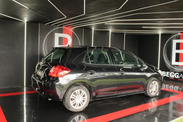 Toyota Auris 1.4 D-4D Sol 13