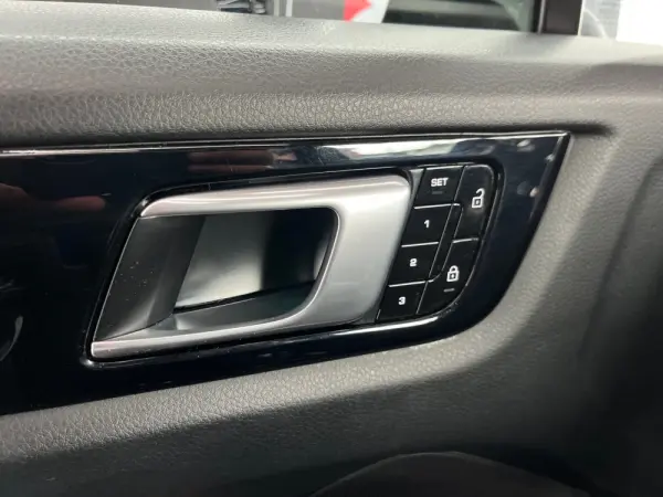 Porsche Cayenne Coupé E-Hybrid 51