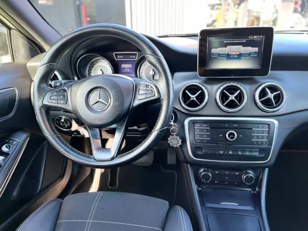 Mercedes-Benz GLA 200 d Aut. 14