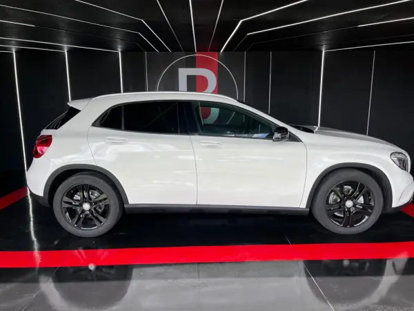 Mercedes-Benz GLA 200 d Aut. 5