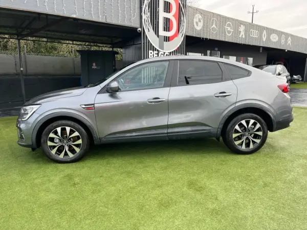 Renault Arkana Full Hybrid E-TECH 8