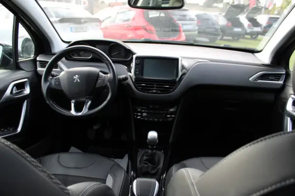 Peugeot 2008 PureTechAllure 24