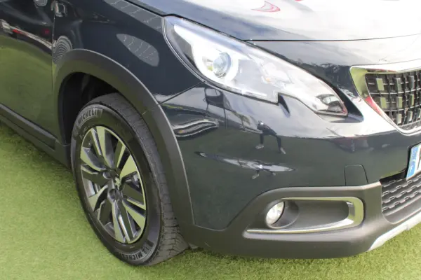 Peugeot 2008 PureTechAllure 8