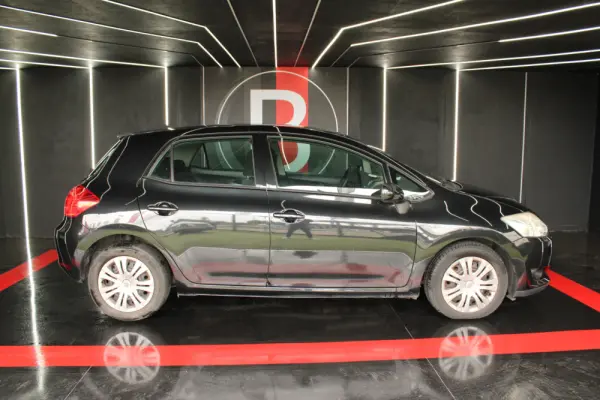 Toyota Auris 1.4 D-4D Sol 2