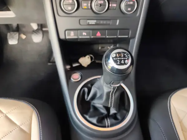 Volkswagen New Beetle Cabriolet ESSENCE 12