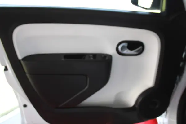 Renault Twingo 1.0 SCe Intens 13