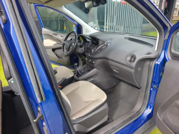 Ford Tourneo Courier 1.0 EcoBoost Titanium 8