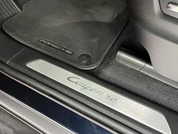 Porsche Cayenne Coupé E-Hybrid 36