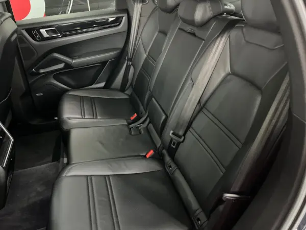 Porsche Cayenne Coupé E-Hybrid 38