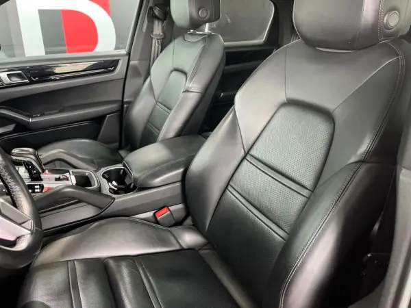 Porsche Cayenne Coupé E-Hybrid 33