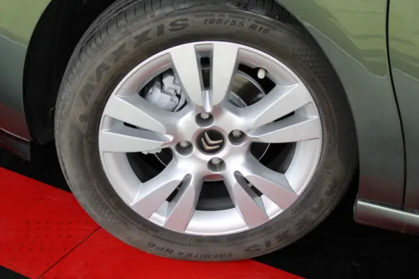 Citroen DS3 1.6 e-HDi So Chic ETG6 38