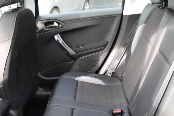 Peugeot 2008 PureTechAllure 16