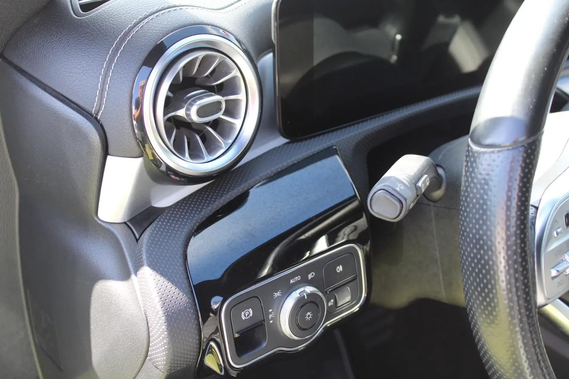 Mercedes-Benz CLA 250 e AMG Line 14