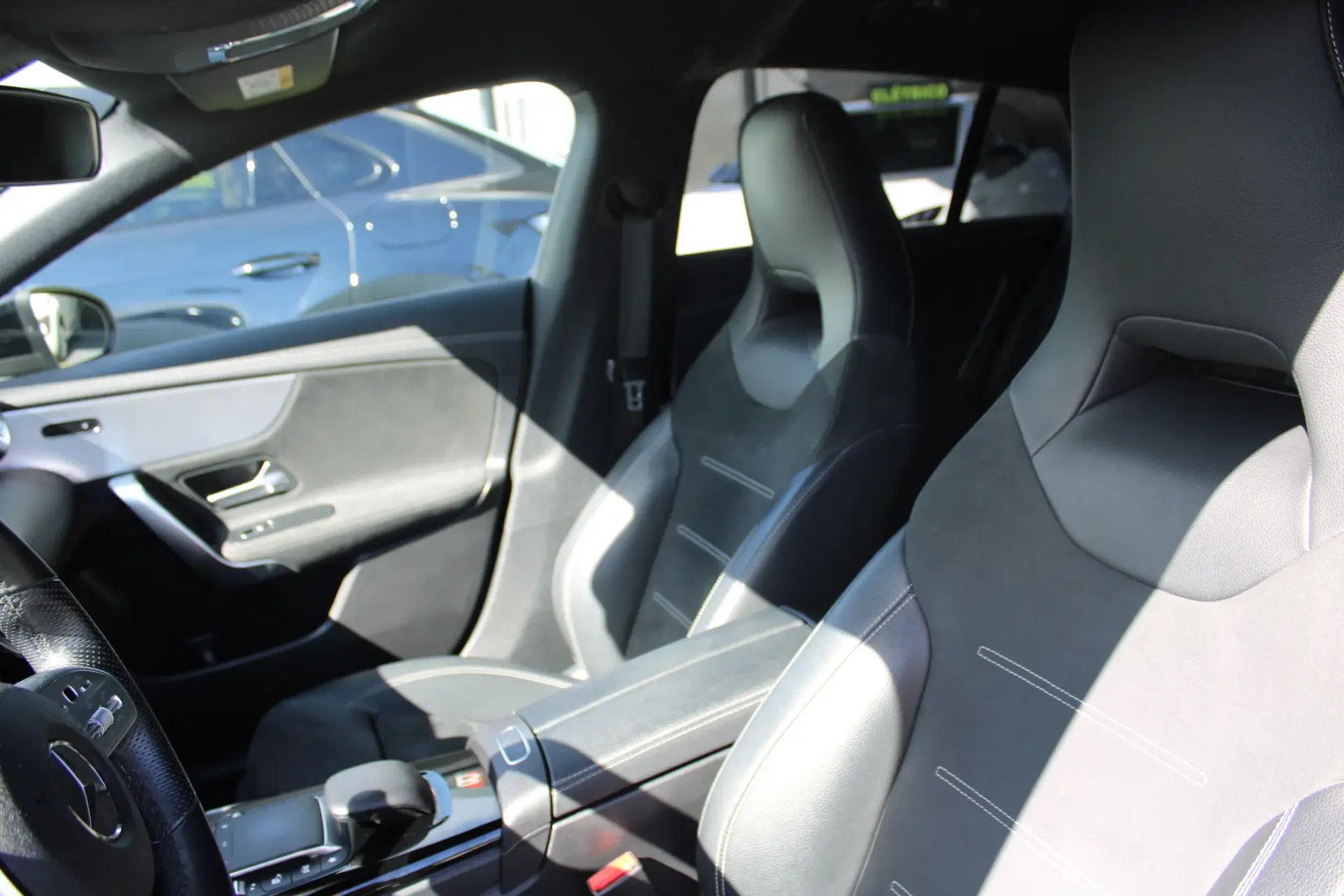 Mercedes-Benz CLA 250 e AMG Line 16