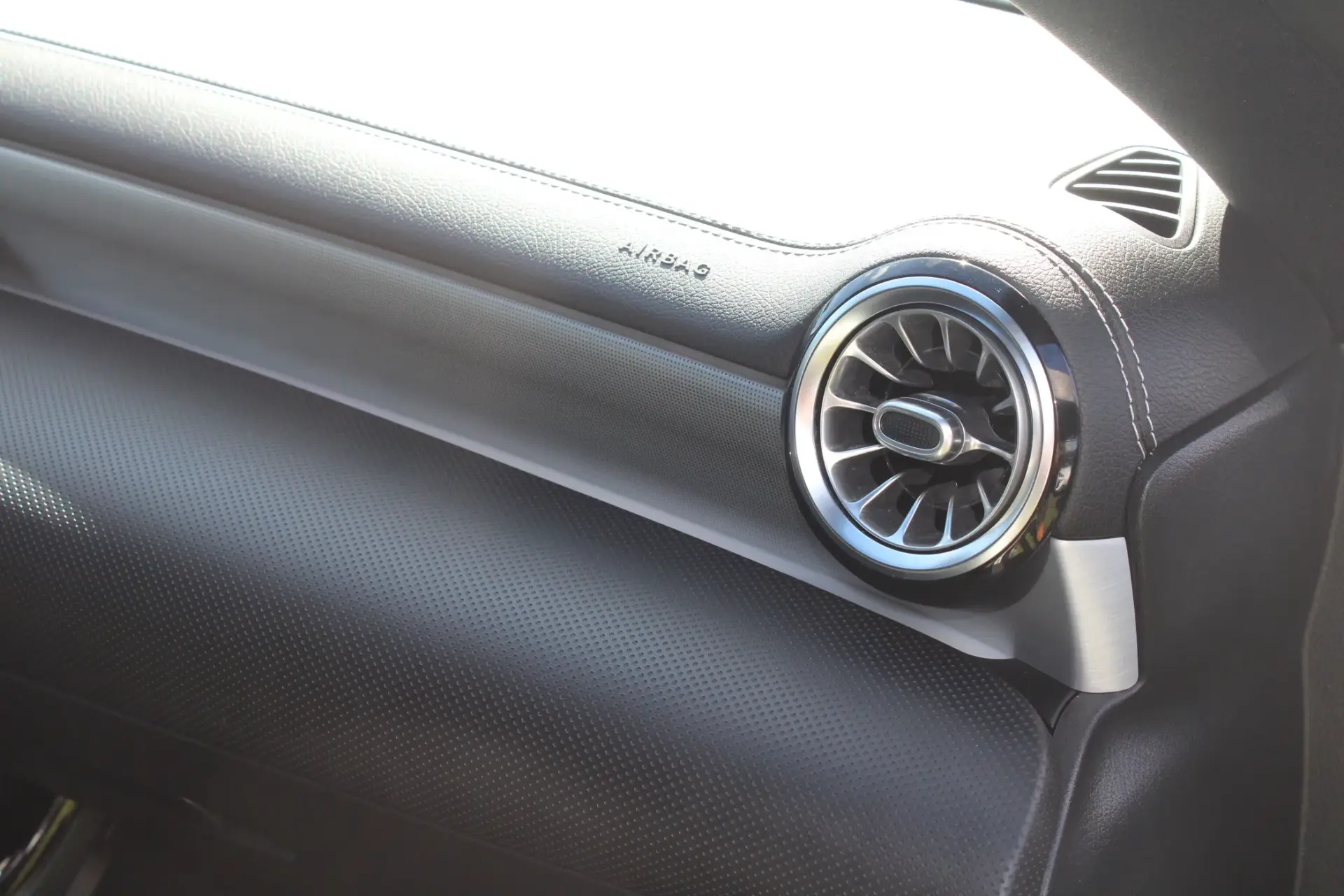 Mercedes-Benz CLA 250 e AMG Line 23