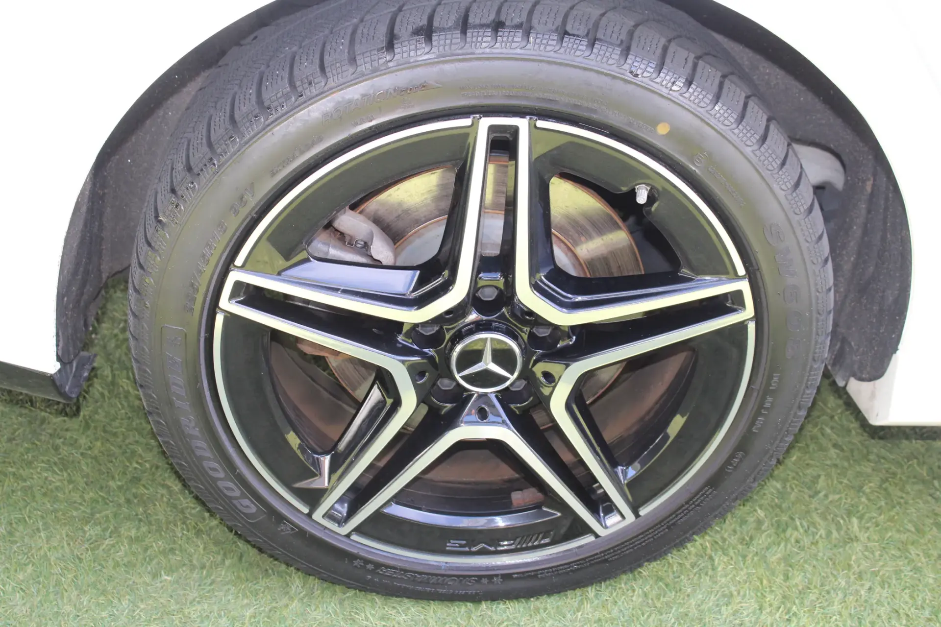 Mercedes-Benz CLA 250 e AMG Line 28