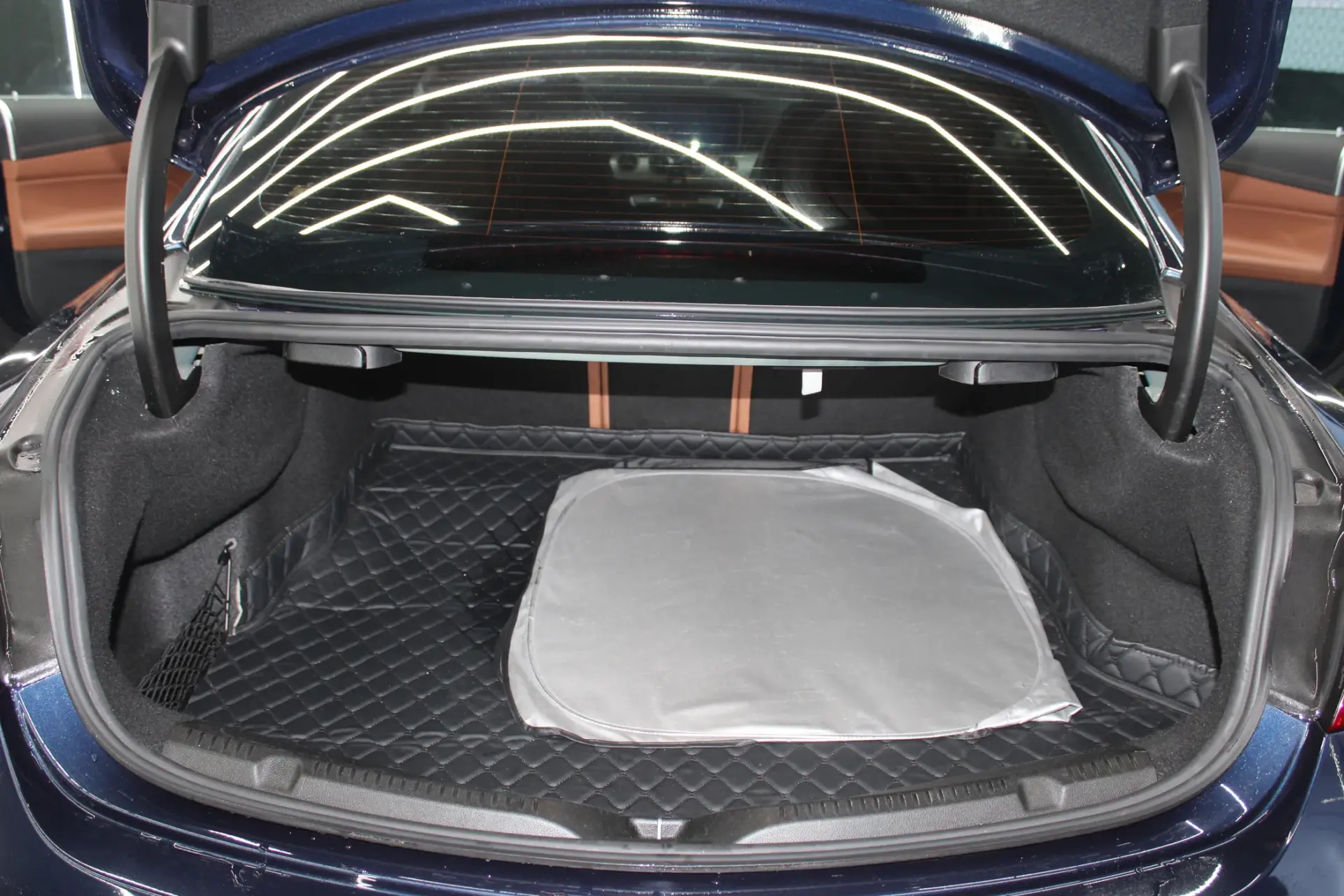 Mercedes-Benz E 220 d AMG Line 2