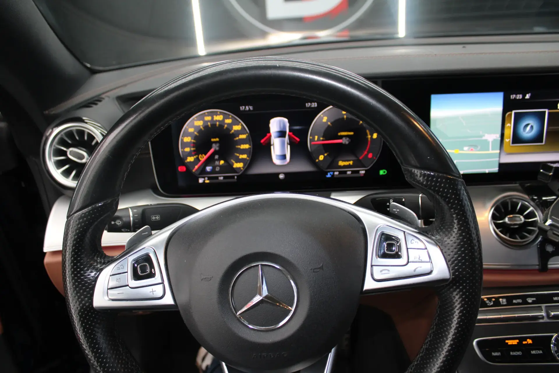 Mercedes-Benz E 220 d AMG Line 15